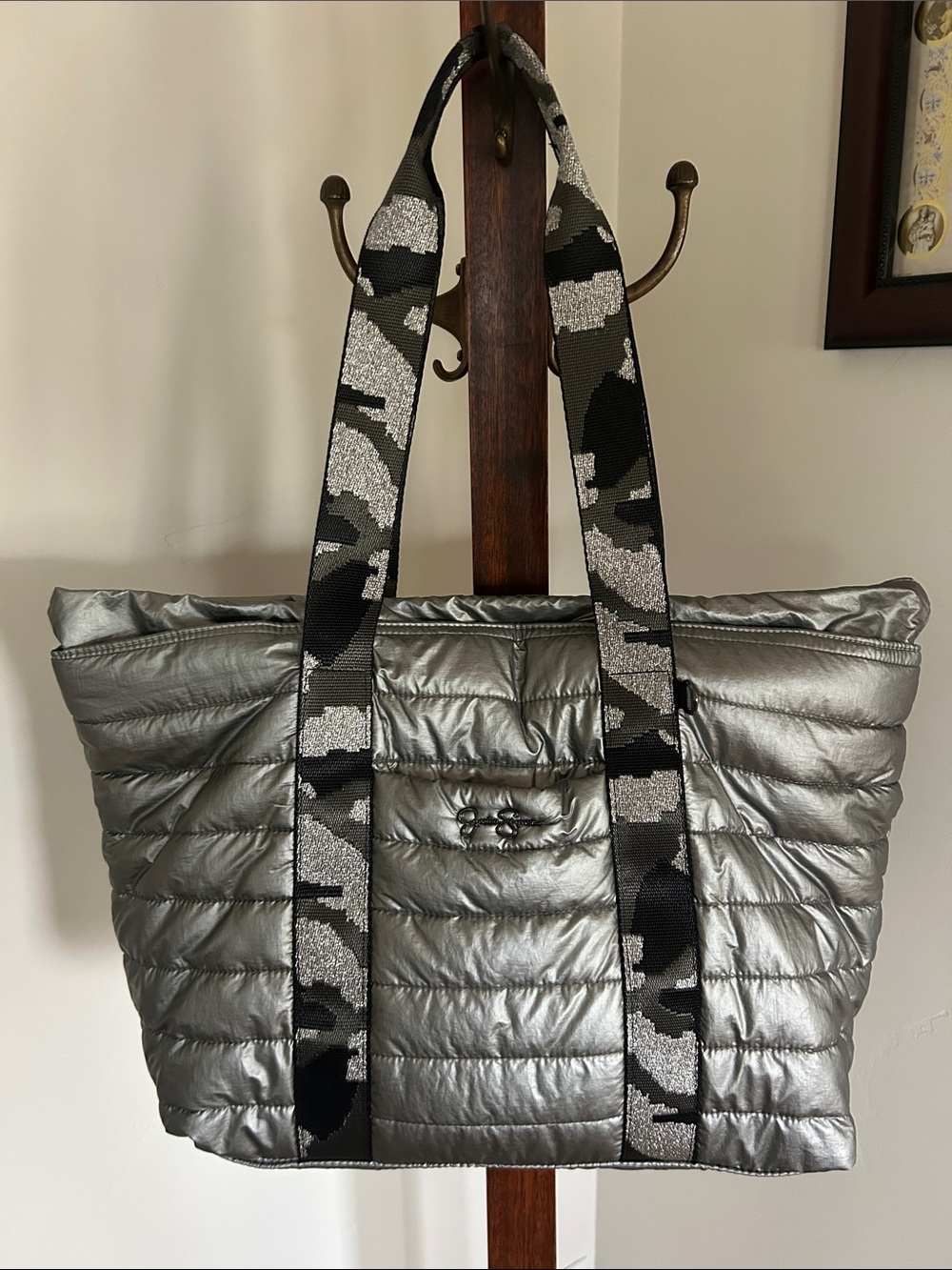 NWOT Jessica Simpson Silver Puffer Quilted Tote Bag/ Camo Straps
